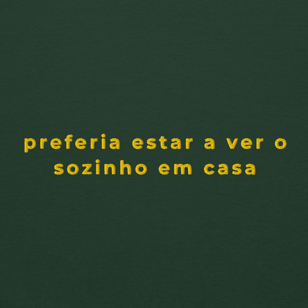 Sozinho em Casa | Sweatshirt Bordada Premium