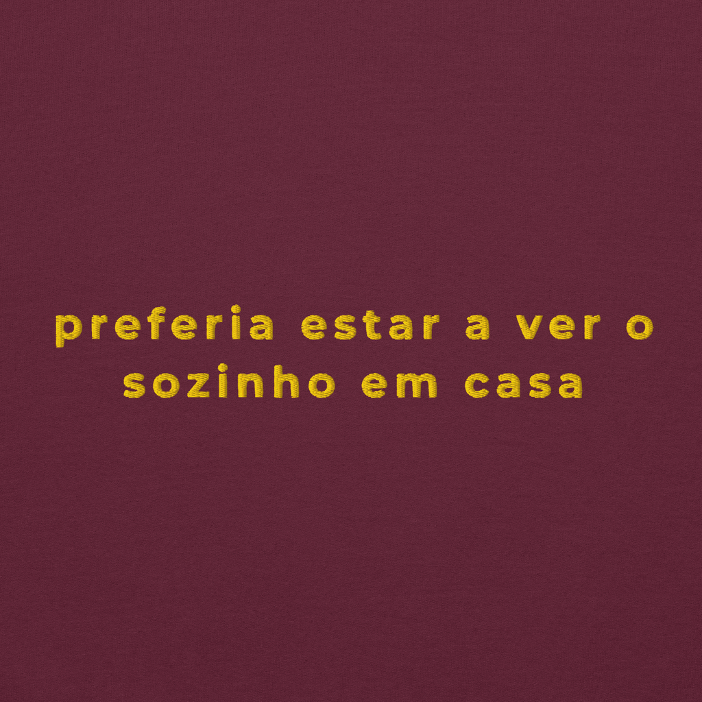 Sozinho em Casa | Sweatshirt Bordada Premium