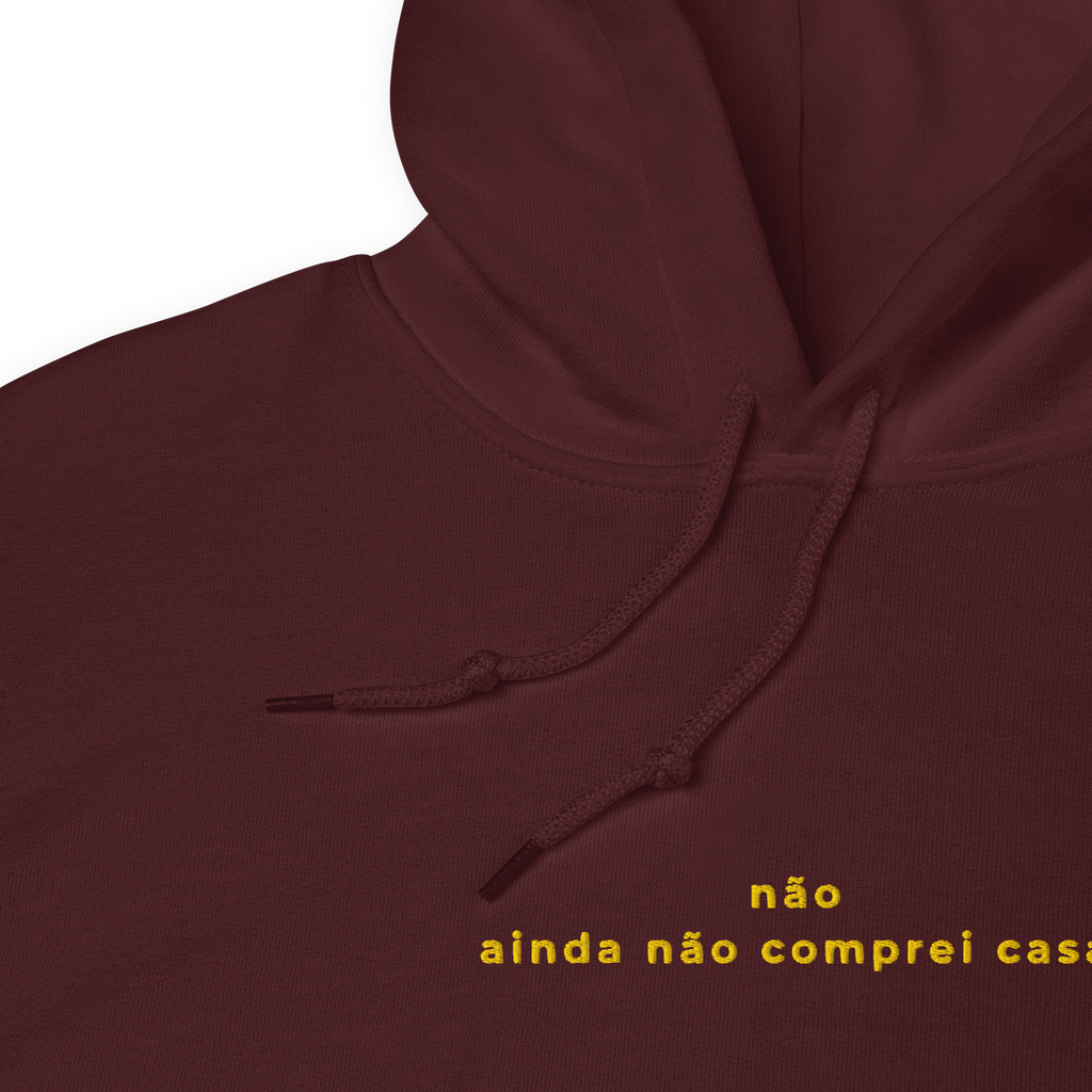 Ainda não comprei casa | Hoodie Bordado Premium